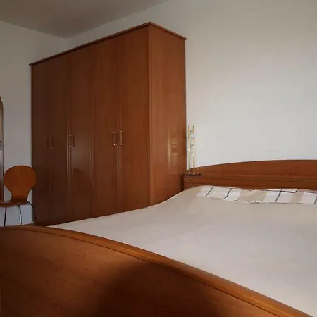 Konukevi Triton 3*